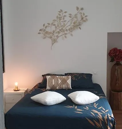 Apartment Nimes: Petit Cocon A 2 Pas Du Centre Historique Nimes